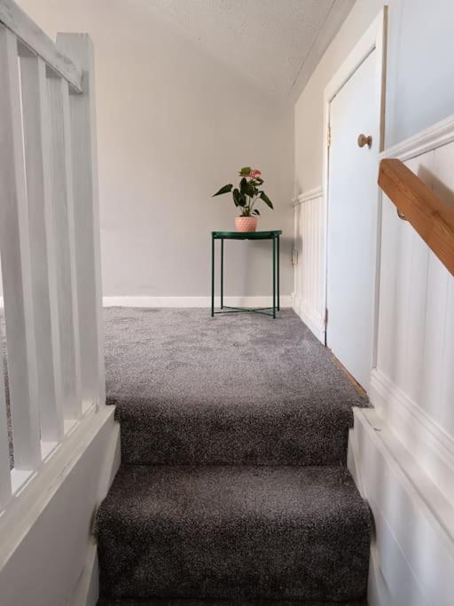 Апартаменты Dingle Escape -2 Bed -Sleeps 4 Экстерьер фото