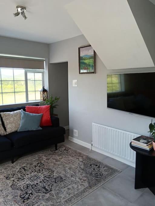 Апартаменты Dingle Escape -2 Bed -Sleeps 4 Экстерьер фото