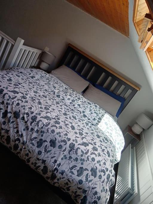 Апартаменты Dingle Escape -2 Bed -Sleeps 4 Экстерьер фото